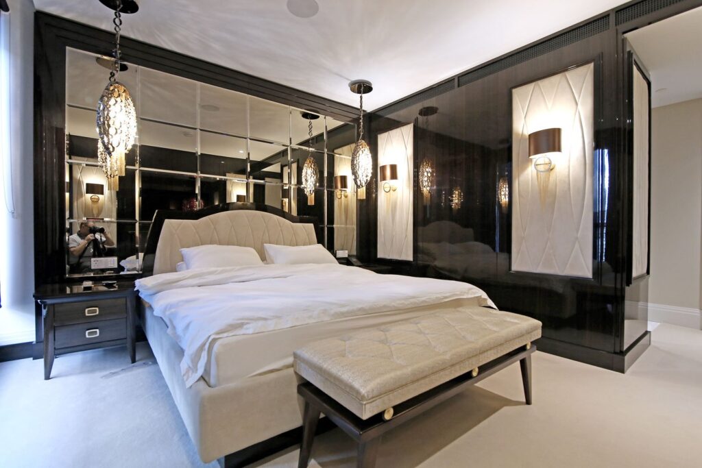 Appartamento Art Deco Londra - camera da letto con arredi su misura in stile classico contemporaneo