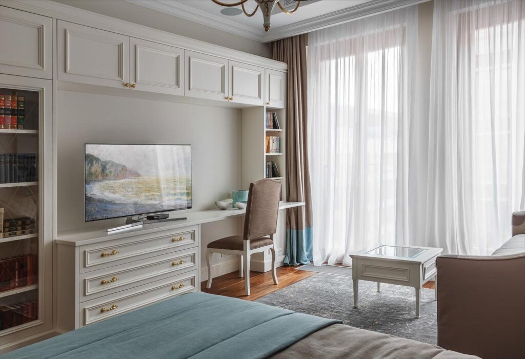 Appartamento romantico eclettico - vista d'insieme arredi su misura camera da letto, Tempora Arredamenti