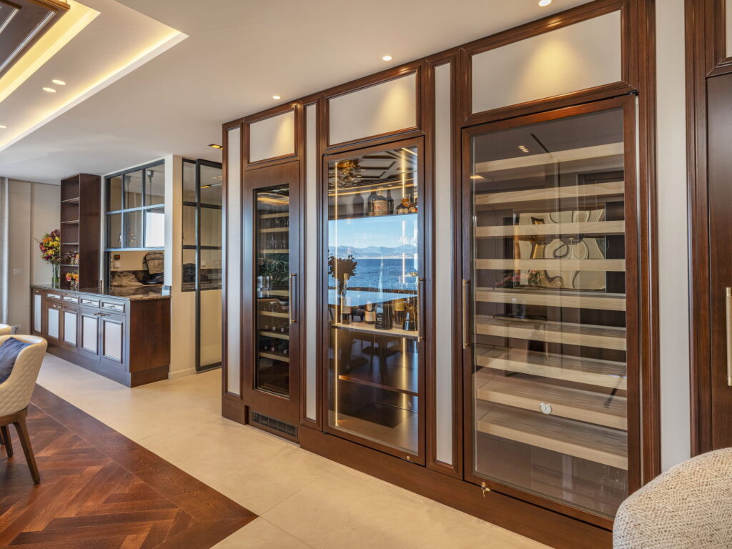 Cantina vini rifrigerata realizzata per il progetto Maison de Bacon.
